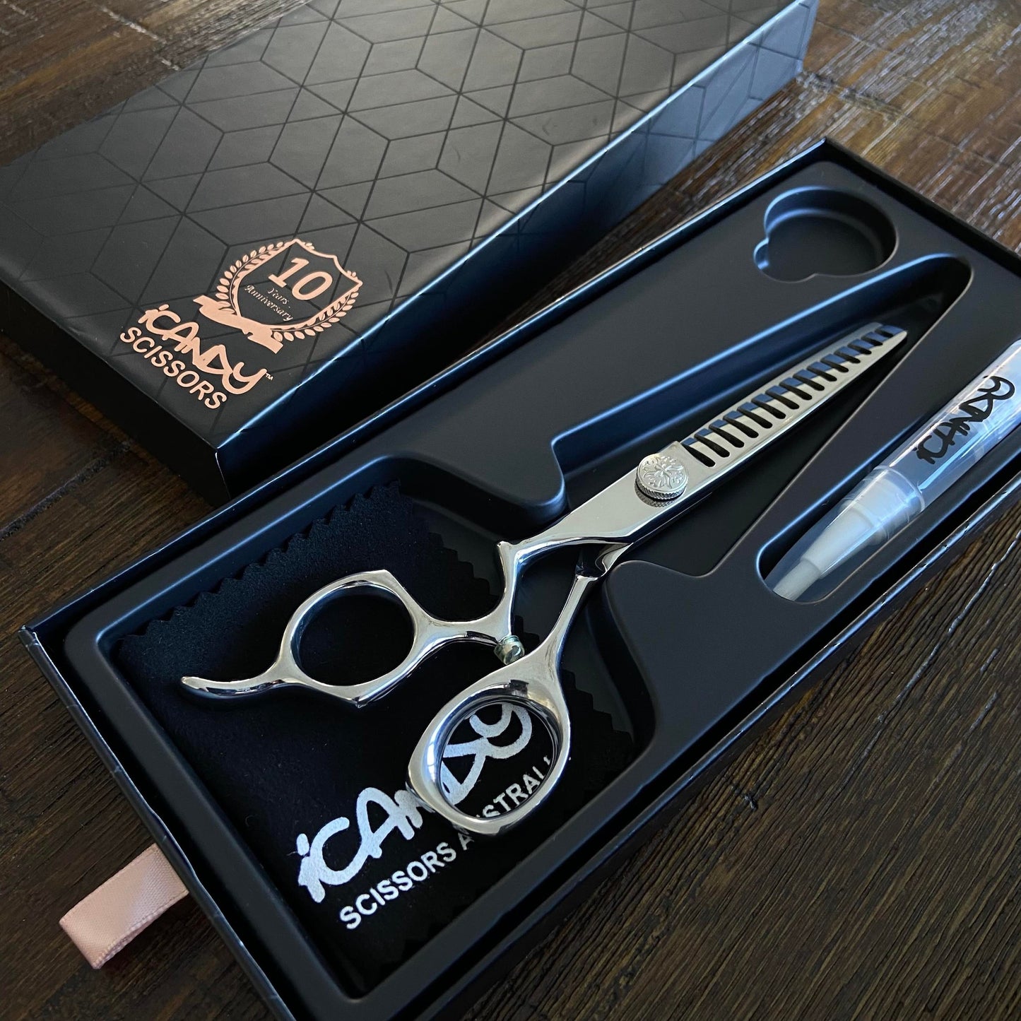 Left-handed iCandy ATHENA Texturising Scissor 6.0 inch – ergonomic design and precision cutting. Open Box
